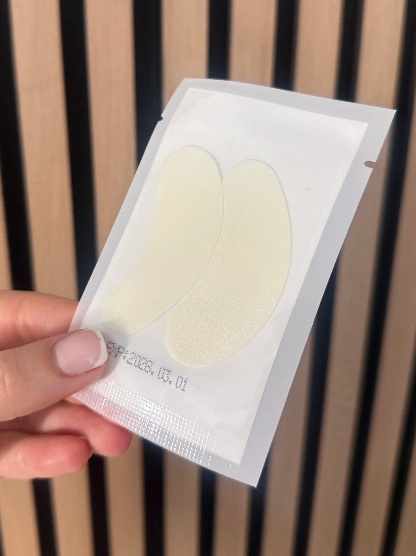 Latte Lock under eye pads