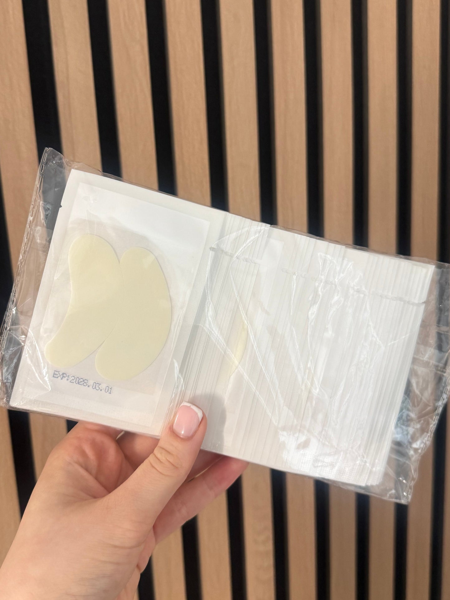 Latte Lock under eye pads